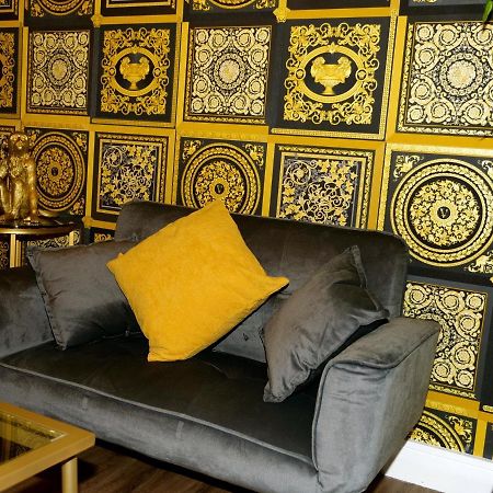 Ultra Deluxe Versace Apartment Near Sheffield Full Sky Tv Rotherham Exterior photo