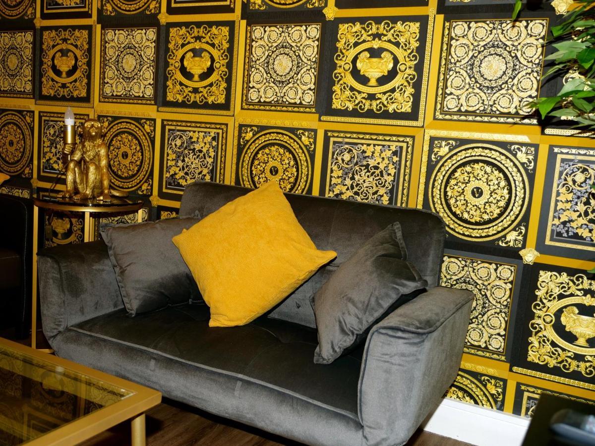 Ultra Deluxe Versace Apartment Near Sheffield Full Sky Tv Rotherham Exterior photo